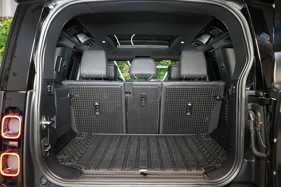 Land Rover Defender P525 110