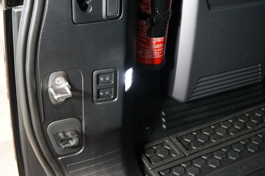 Land Rover Defender P525 110