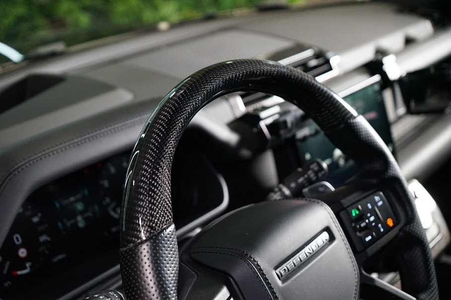 Land Rover Defender P525 110