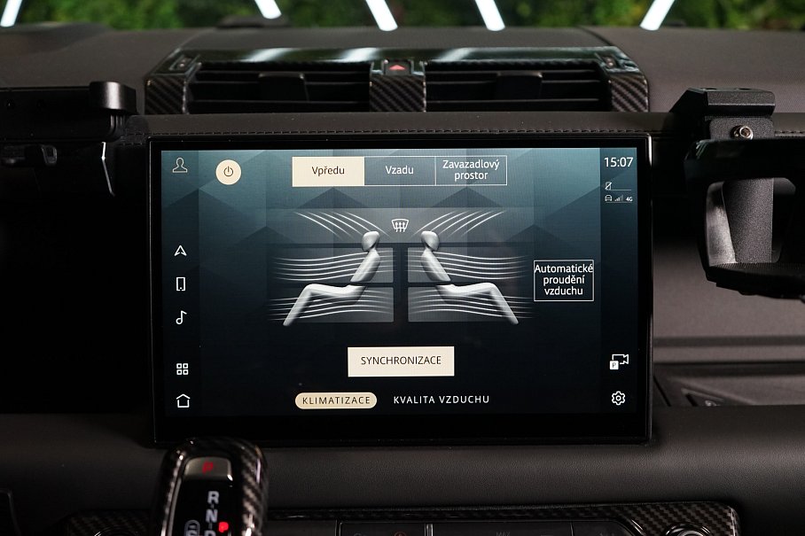 Land Rover Defender P525 110