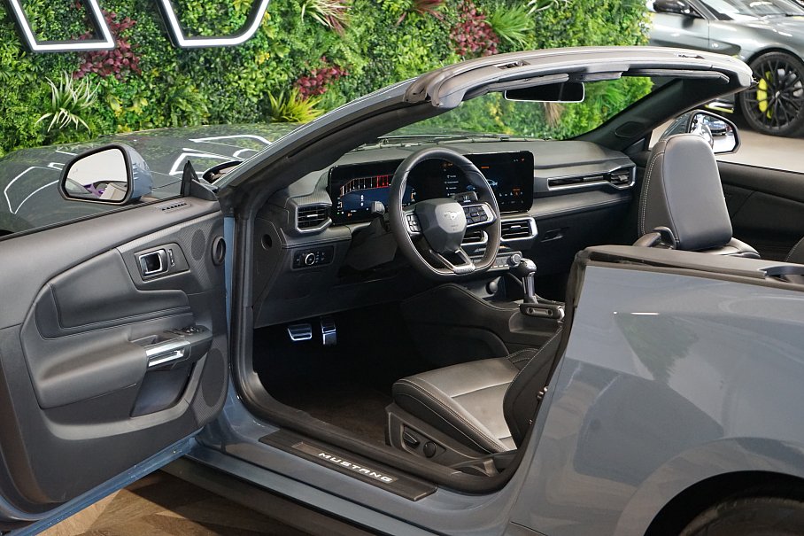Ford Mustang V8 Convertible