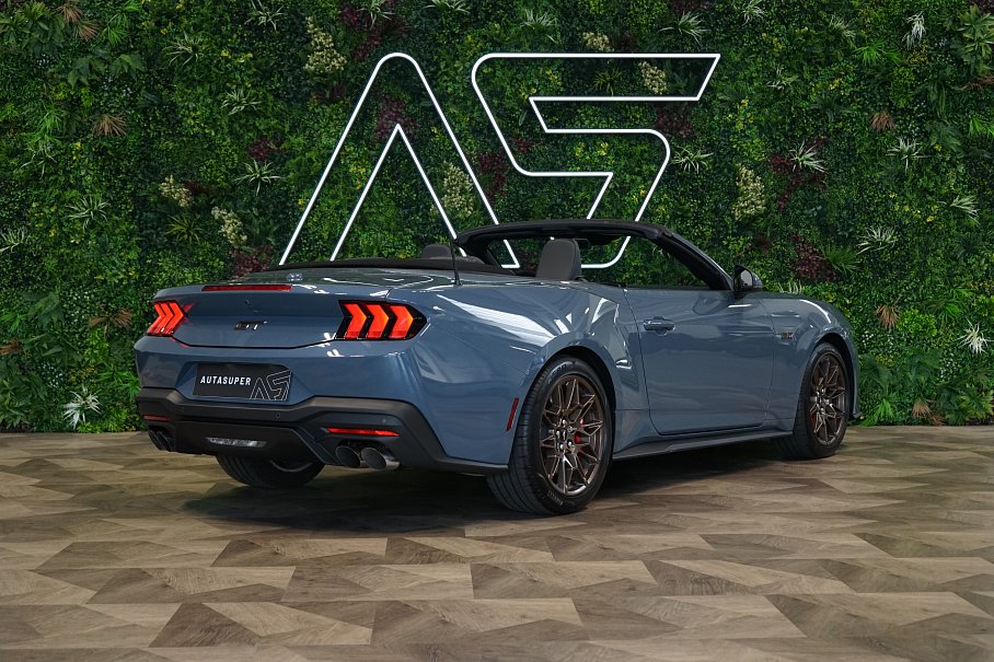Ford Mustang V8 Convertible
