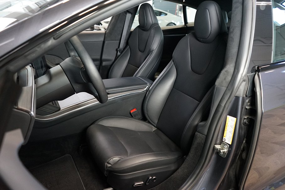 Tesla Model S 