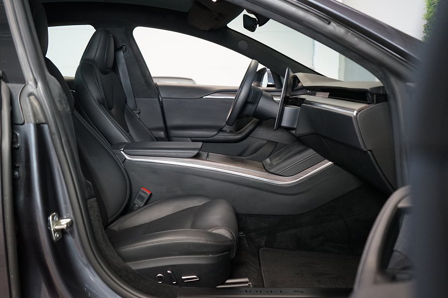 Tesla Model S 