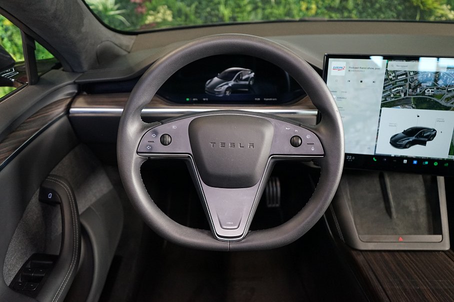 Tesla Model S 