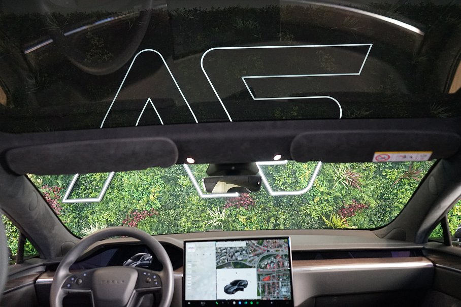 Tesla Model S 