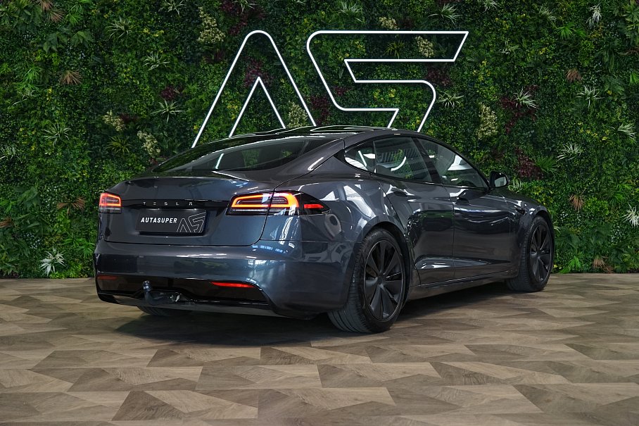 Tesla Model S 