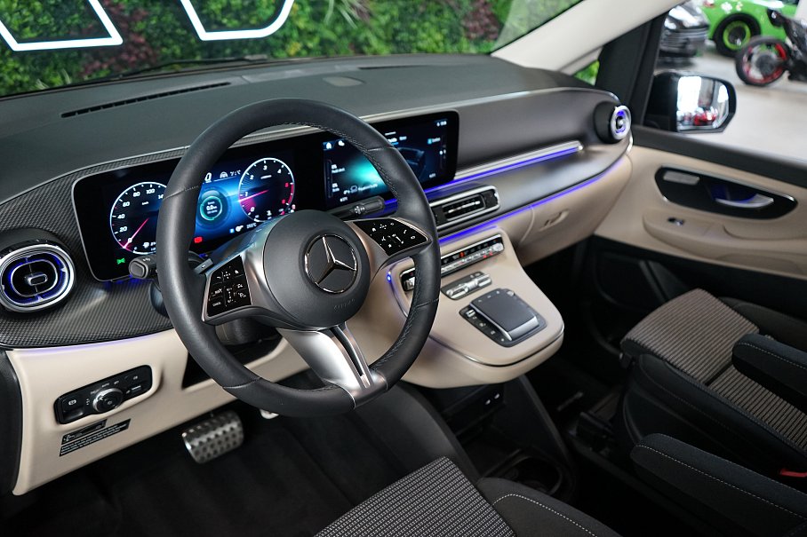 Mercedes-Benz Třída v 300d 4Matic