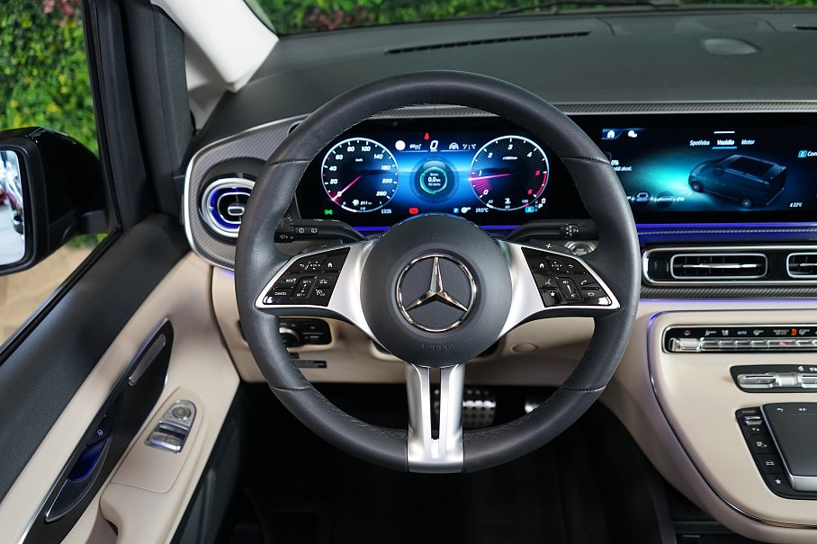 Mercedes-Benz Třída v 300d 4Matic