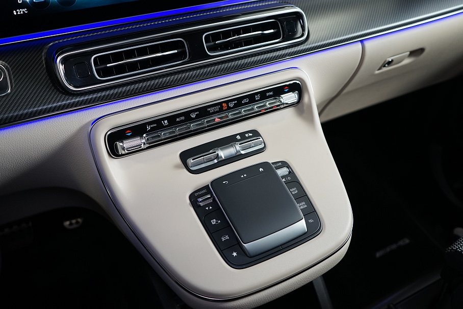 Mercedes-Benz Třída v 300d 4Matic