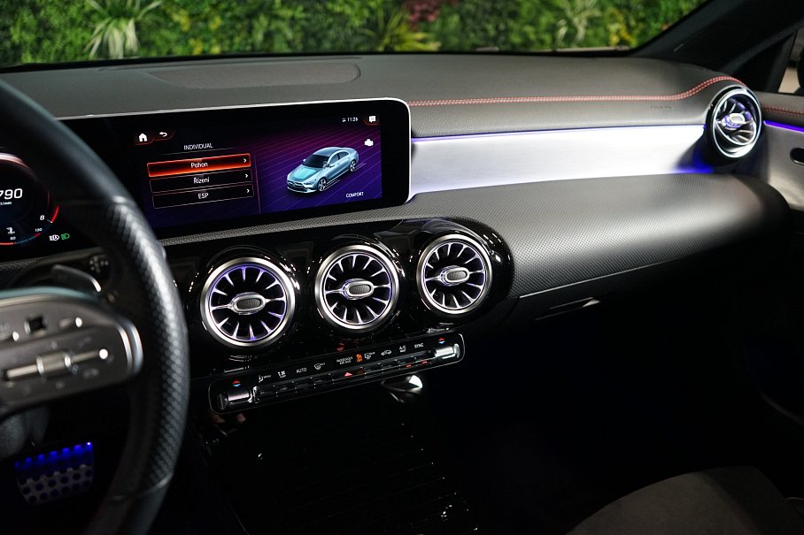 Mercedes-Benz CLA 180