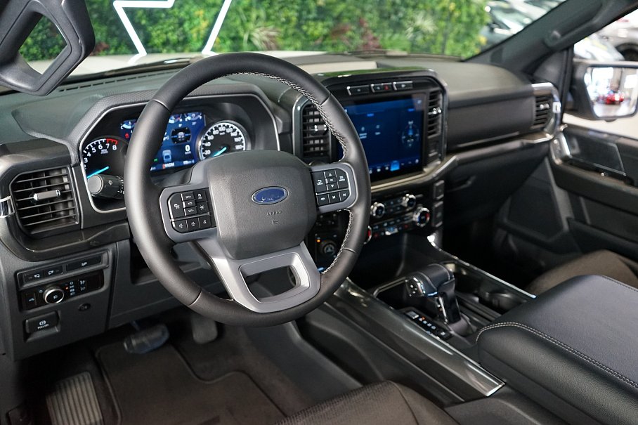 Ford F-150 XLT V8