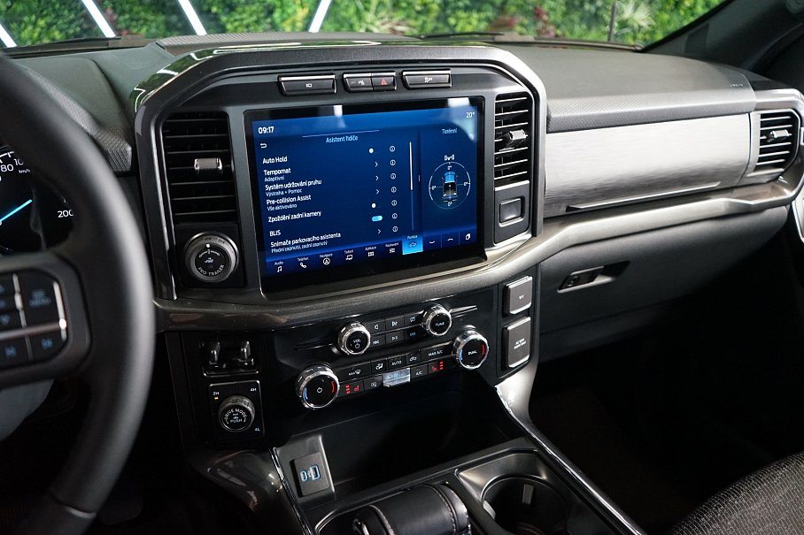 Ford F-150 XLT V8