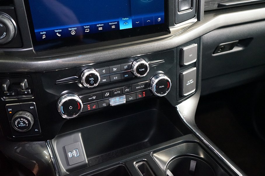 Ford F-150 XLT V8