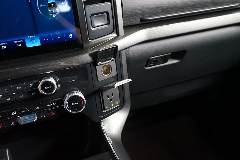 Ford F-150 XLT V8