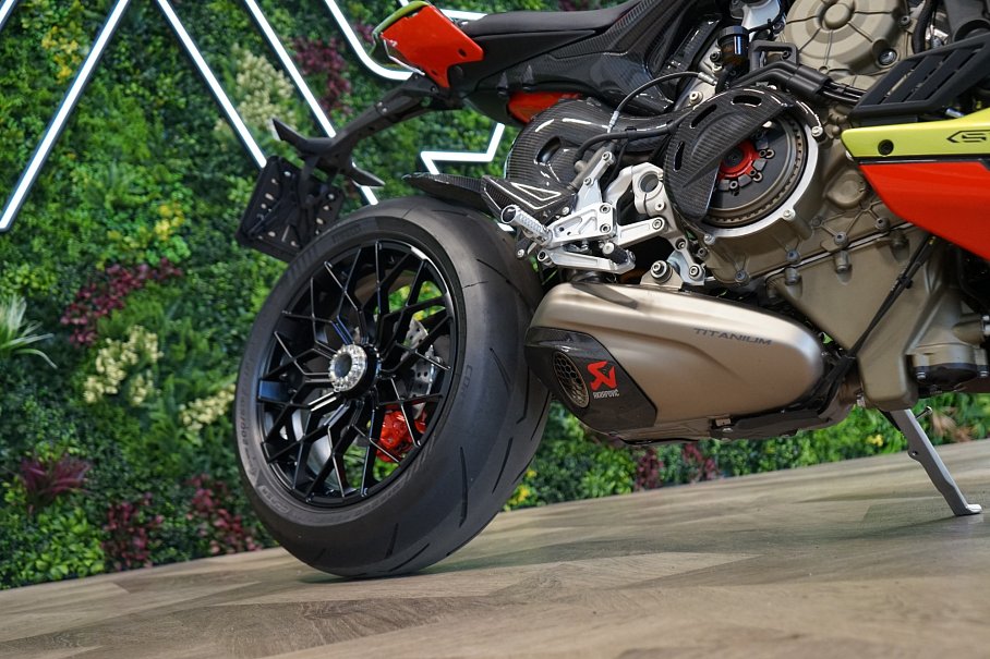 Ducati Streetfighter V4 Edition Lamborghini STO