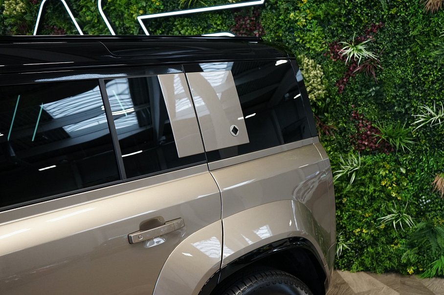 Land Rover Defender OCTA