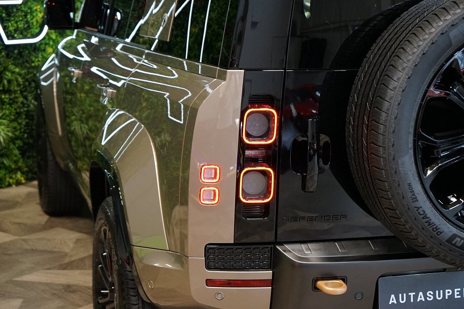 Land Rover Defender OCTA
