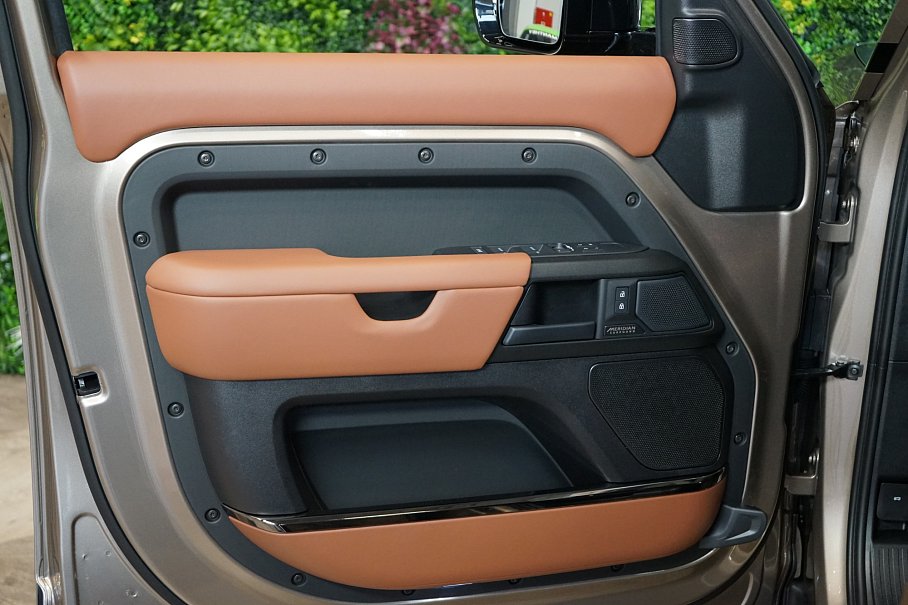 Land Rover Defender OCTA