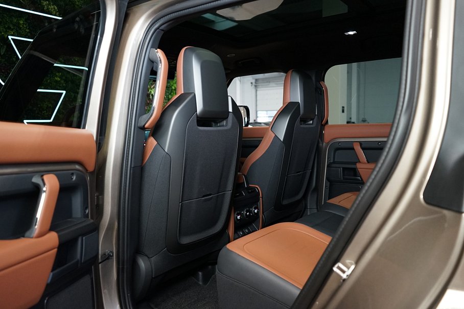 Land Rover Defender OCTA