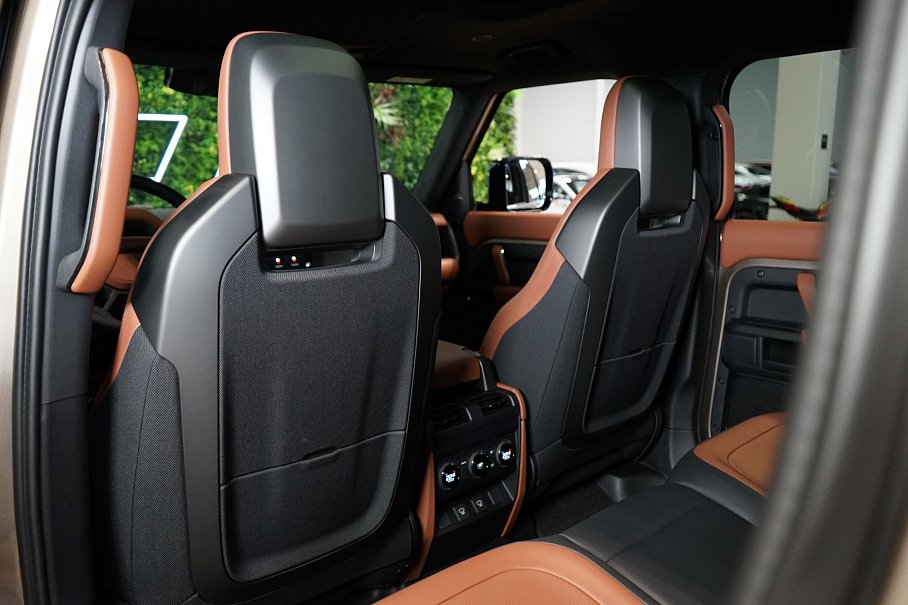 Land Rover Defender OCTA