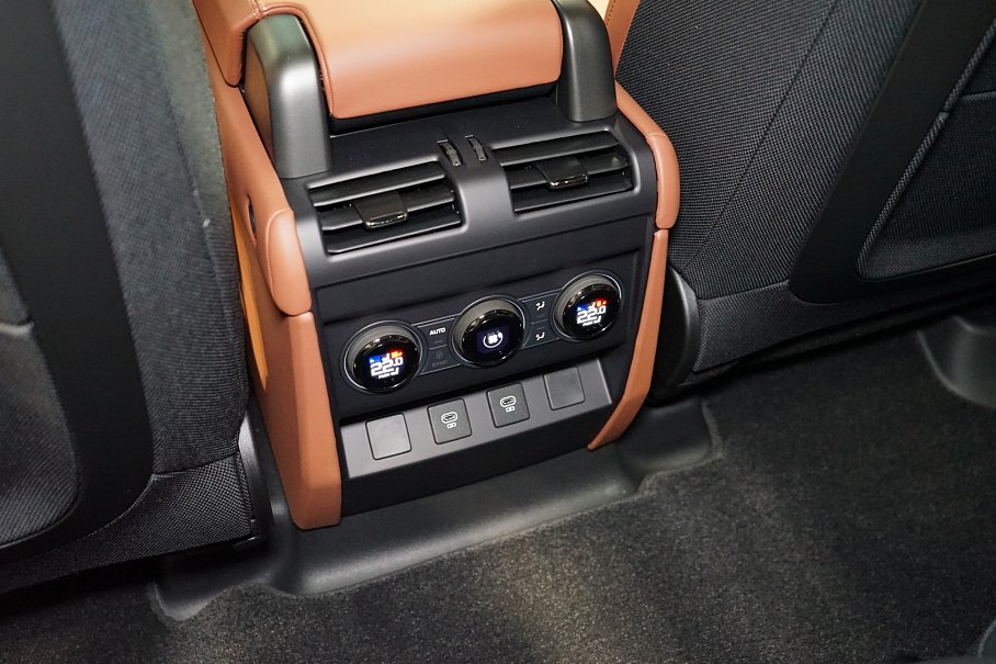 Land Rover Defender OCTA
