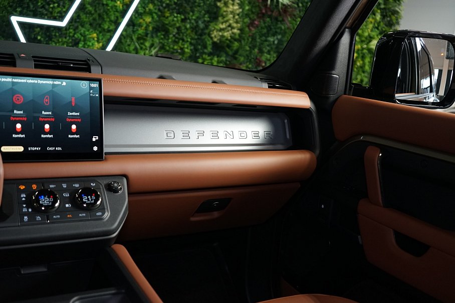 Land Rover Defender OCTA