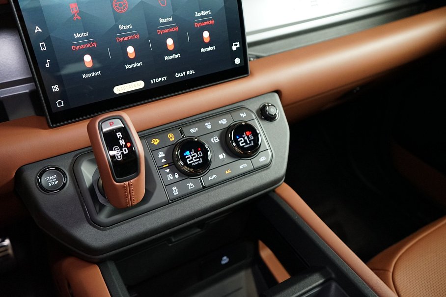 Land Rover Defender OCTA
