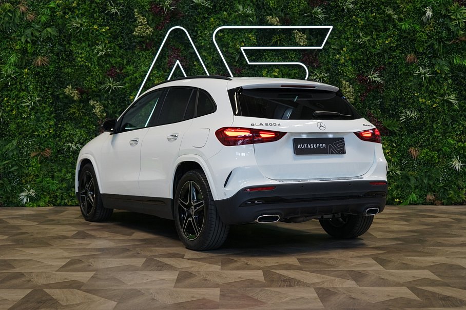 Mercedes-Benz GLA 200d 4Matic