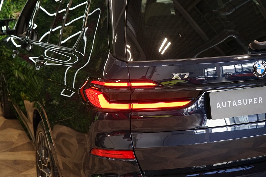 BMW X7 M60i