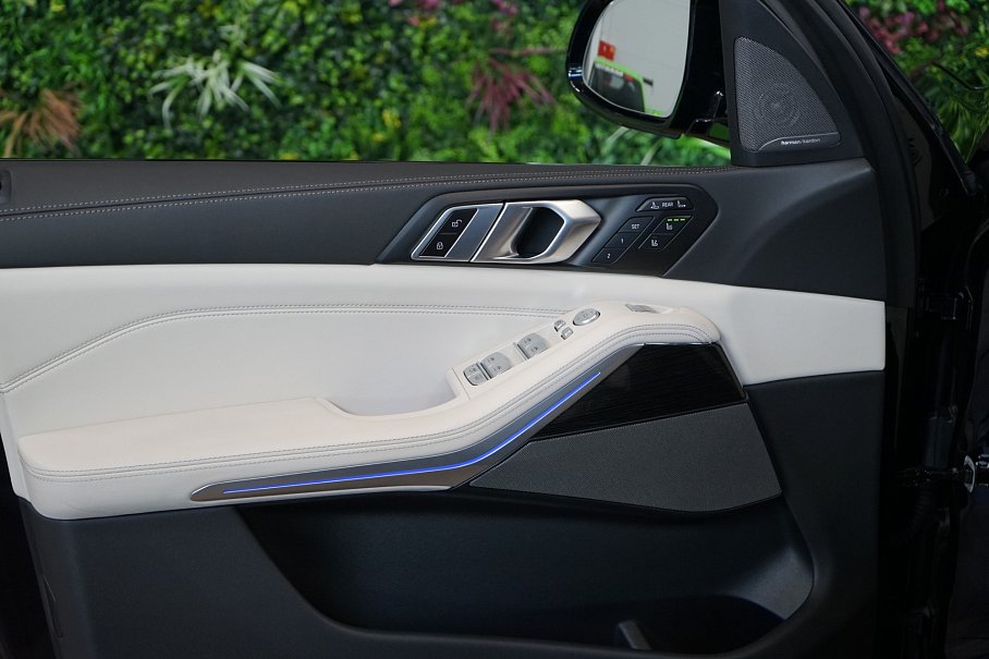 BMW X7 M60i