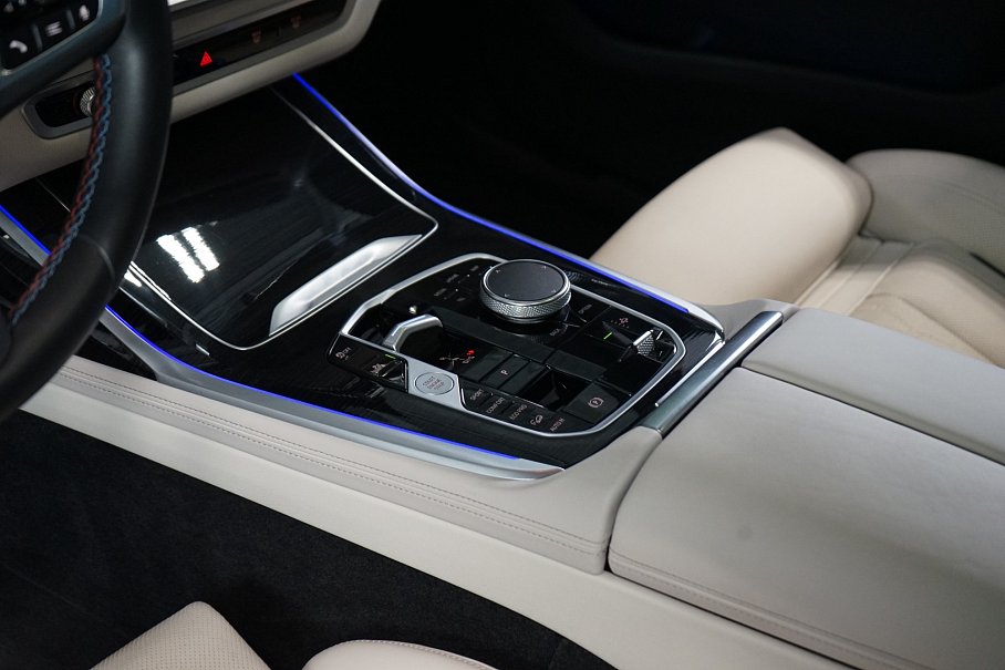 BMW X7 M60i