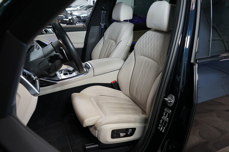BMW X7 M60i
