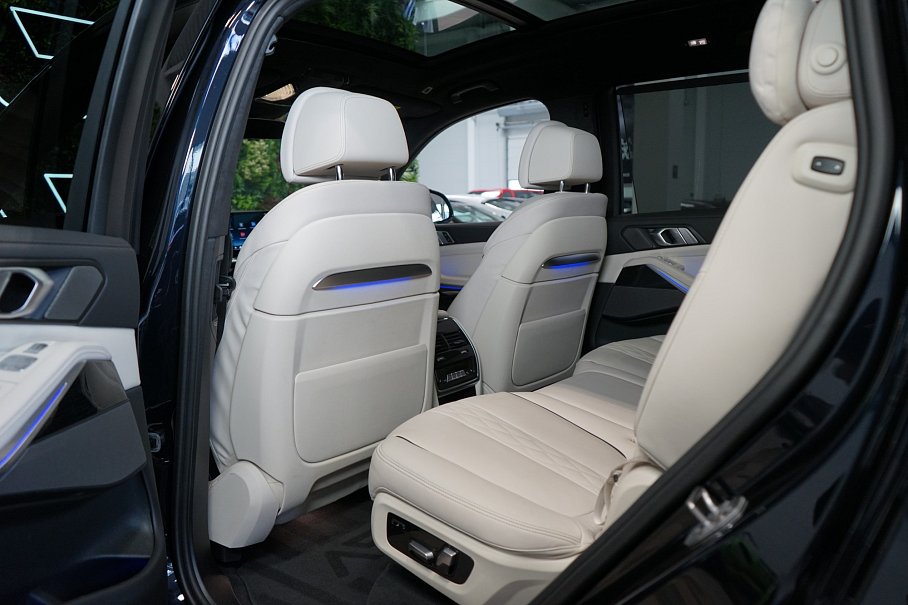 BMW X7 M60i