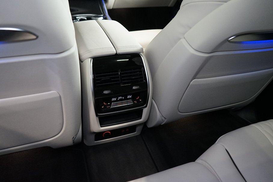 BMW X7 M60i