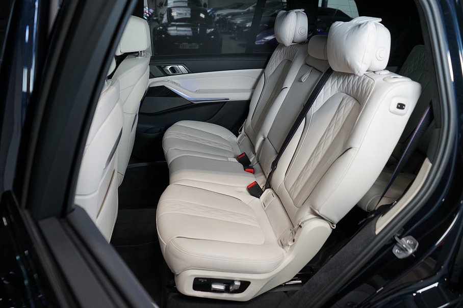 BMW X7 M60i