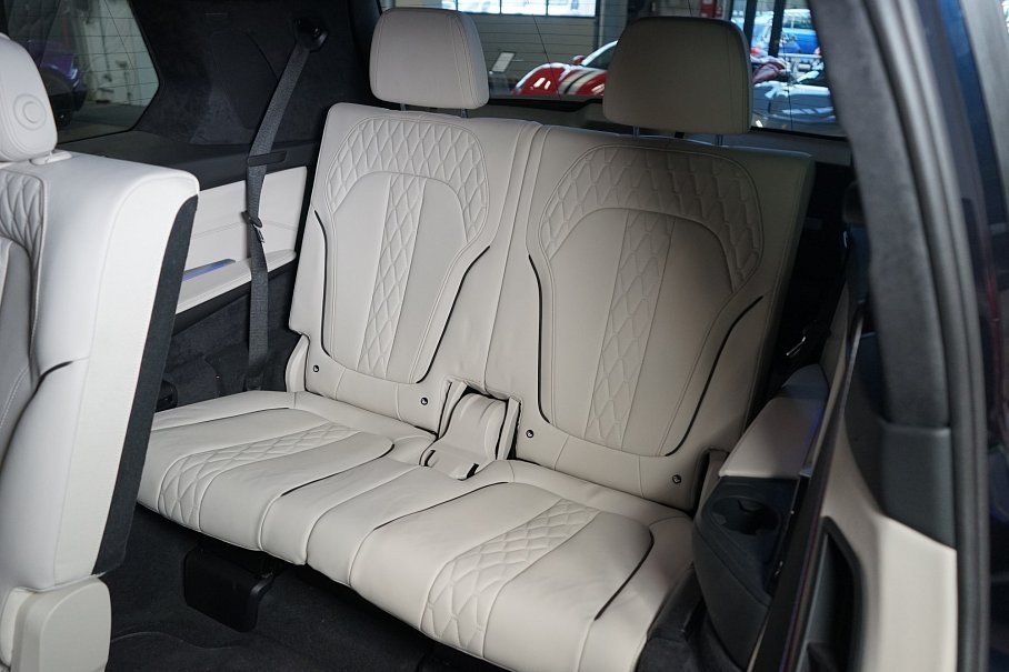 BMW X7 M60i