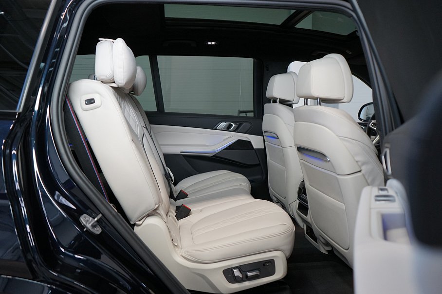 BMW X7 M60i
