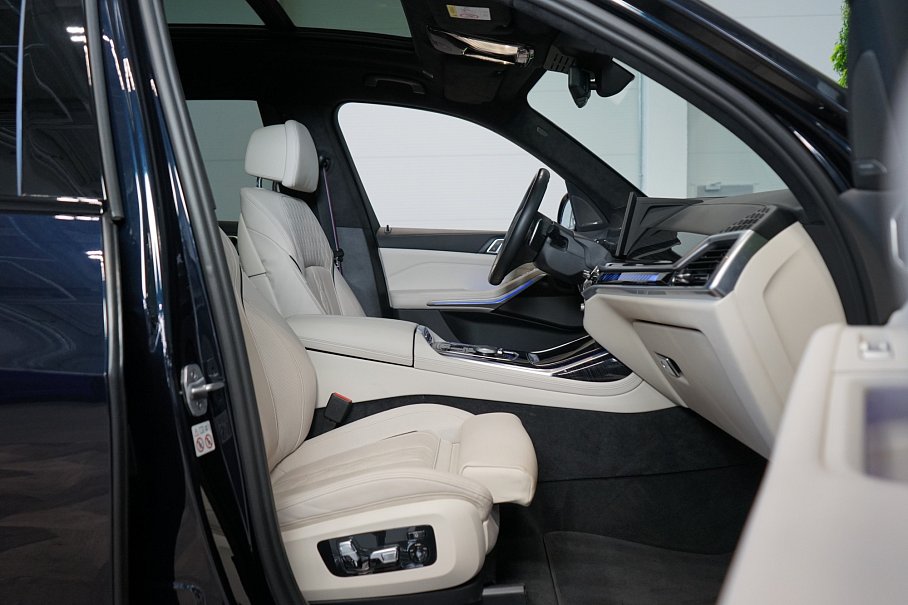 BMW X7 M60i