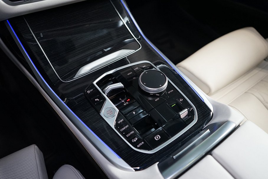 BMW X7 M60i
