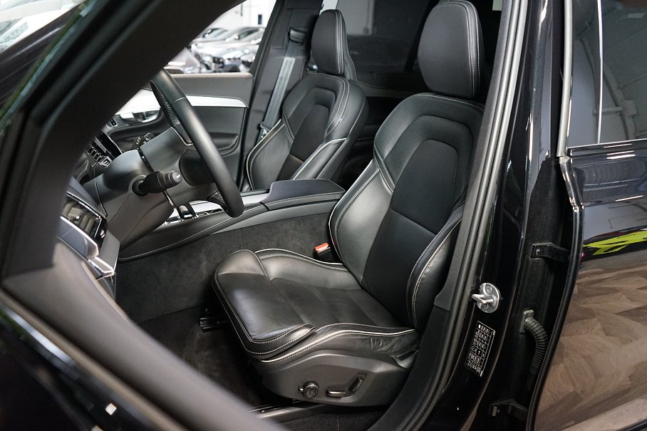 Volvo XC90 B5 AWD R-Design