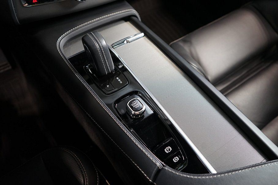 Volvo XC90 B5 AWD R-Design