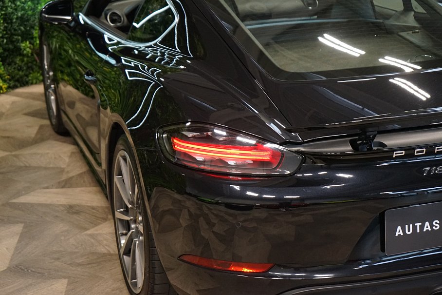 Porsche Cayman 