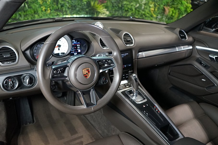 Porsche Cayman 