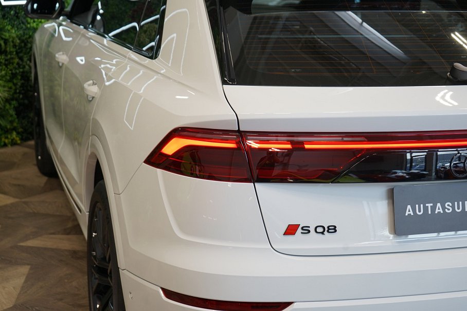 Audi SQ8 TFSI quattro