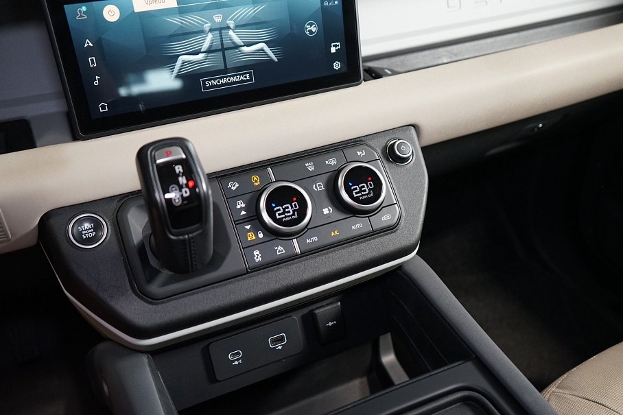 Land Rover Defender 110 P400