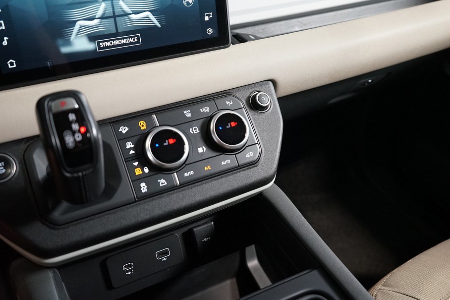 Land Rover Defender 110 P400