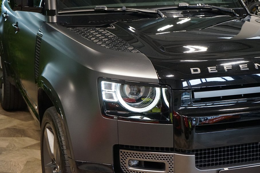 Land Rover Defender 110 P525