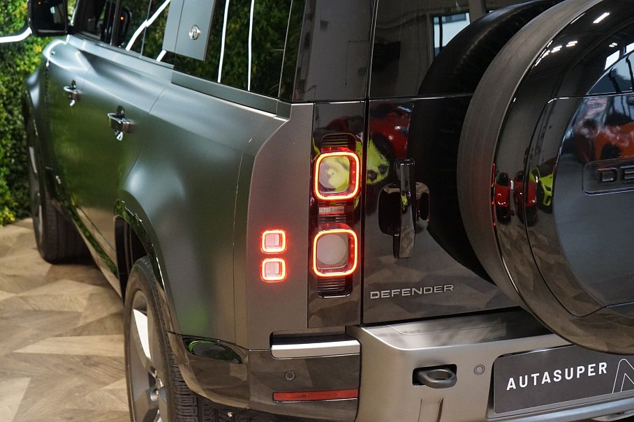 Land Rover Defender 110 P525