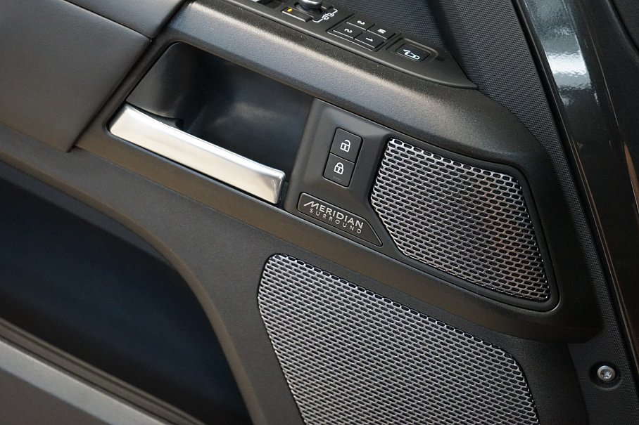 Land Rover Defender 110 P525